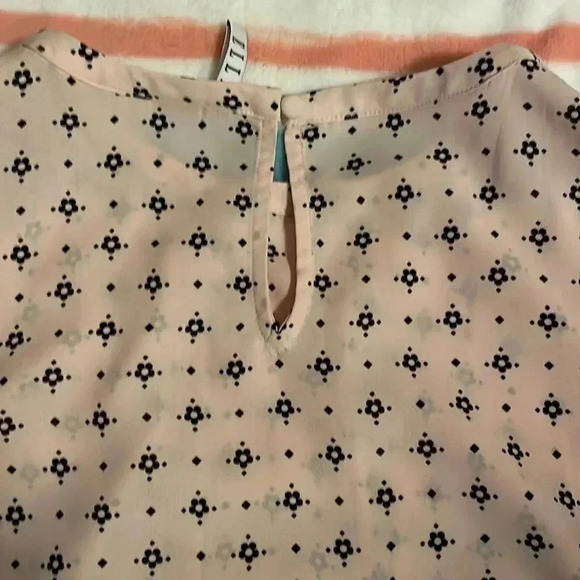 Elle Blouse - Picture 5 of 6